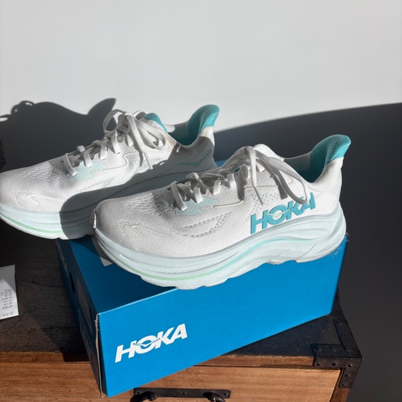 Hoka Clifton 10 white/cielo, NEW, 6.5B -fits like 7, worn twice - Picture 3 of 5